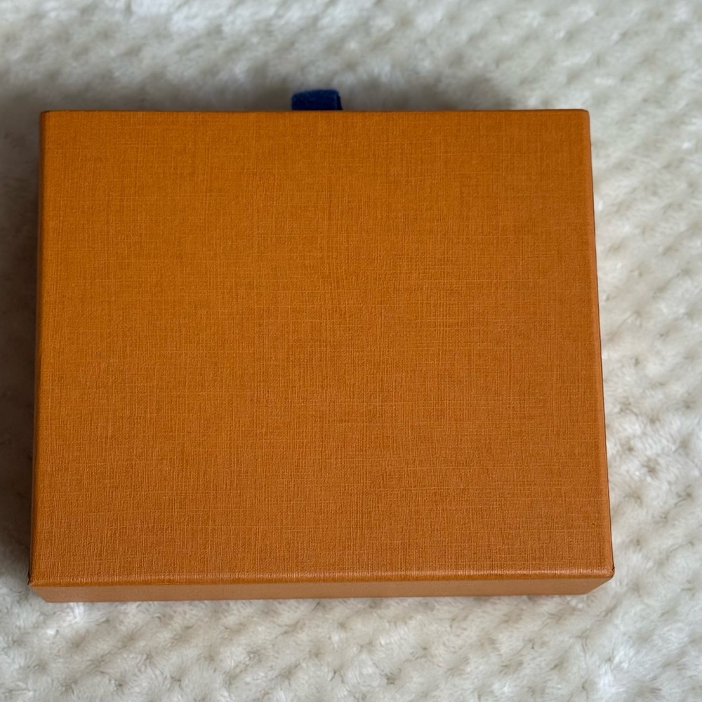 Louis Vuitton Signature Small Gift Box— Excellent Condition 🎁 - Picture 3 of 10